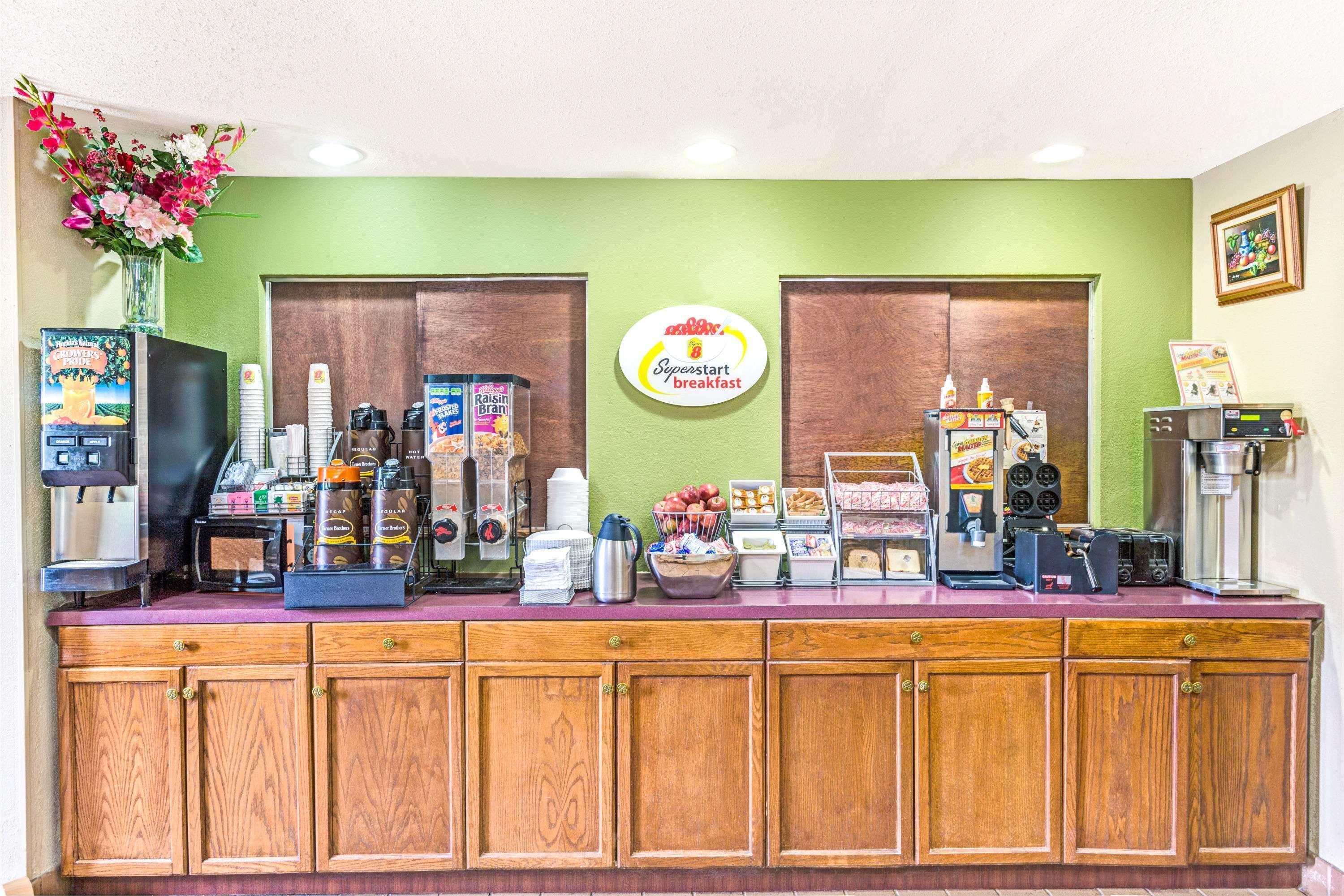 Super 8 By Wyndham Dawsonville Exterior photo